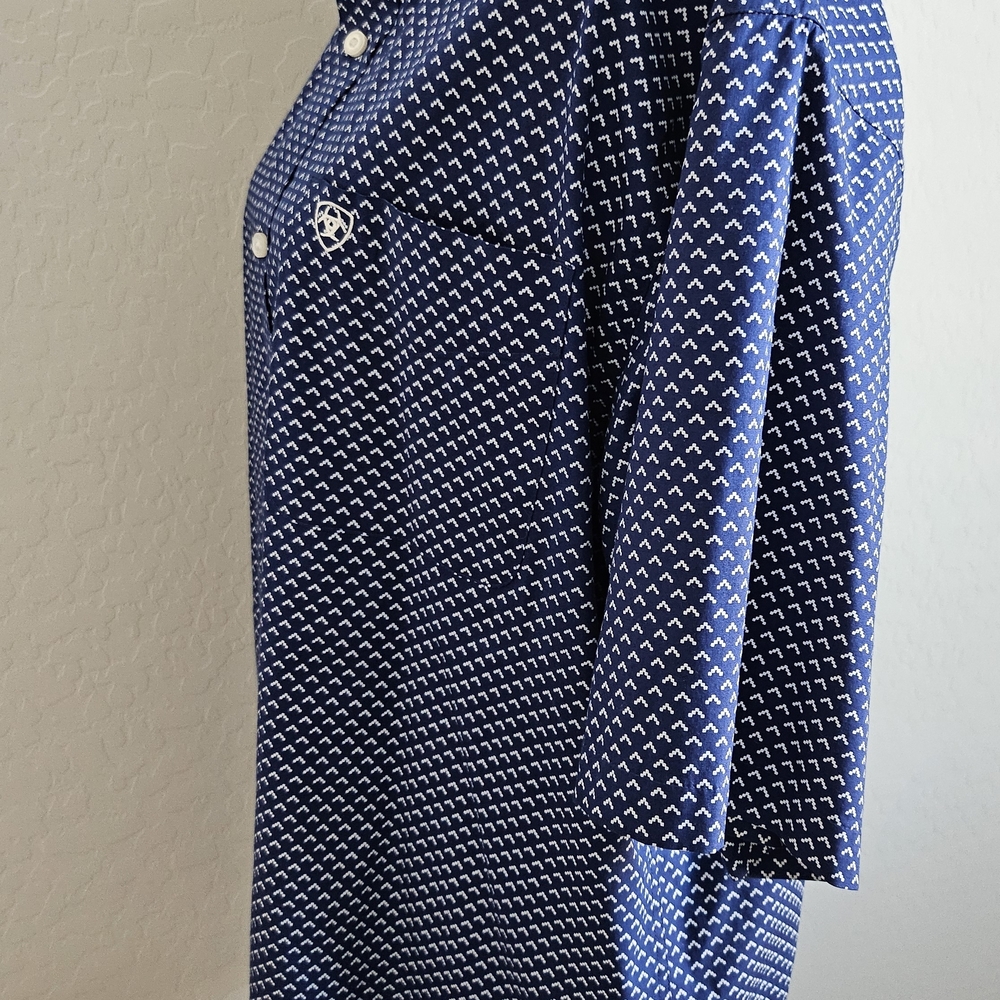Ariat Men's Navy and White Geometric Button Down Shirt New without tags sz Large - Picture 5 of 7